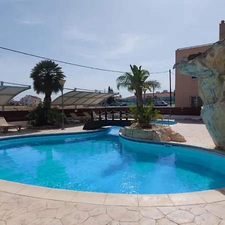 Palms A2 102 Pyla
